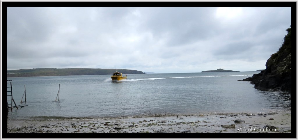 The ferry arriving at Porth Meuthwy.