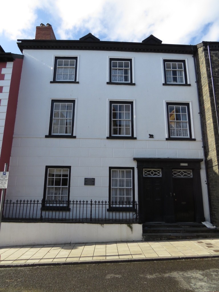 After kicking the bar we wondered around the back streets. This house, Yr Hen Dy Banc ( The Old Bank House) opened as the first bank in Aberystwyth, and possibly Wales, in 1760. Known as the Ship Bank it served the shipping community in Aberystwyth.