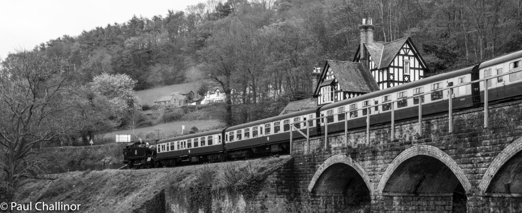 The steam train at the Chain Bridge Station, near the Horseshoe Falls
