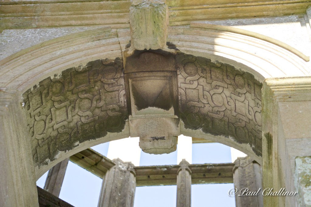 Detail of one of the door arches on the first floor.