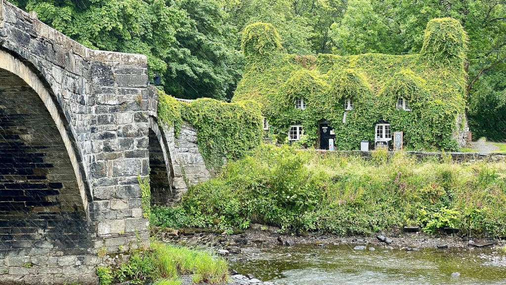 Ty Hwnt I’r Bont – Welsh 100&nbsp;#63