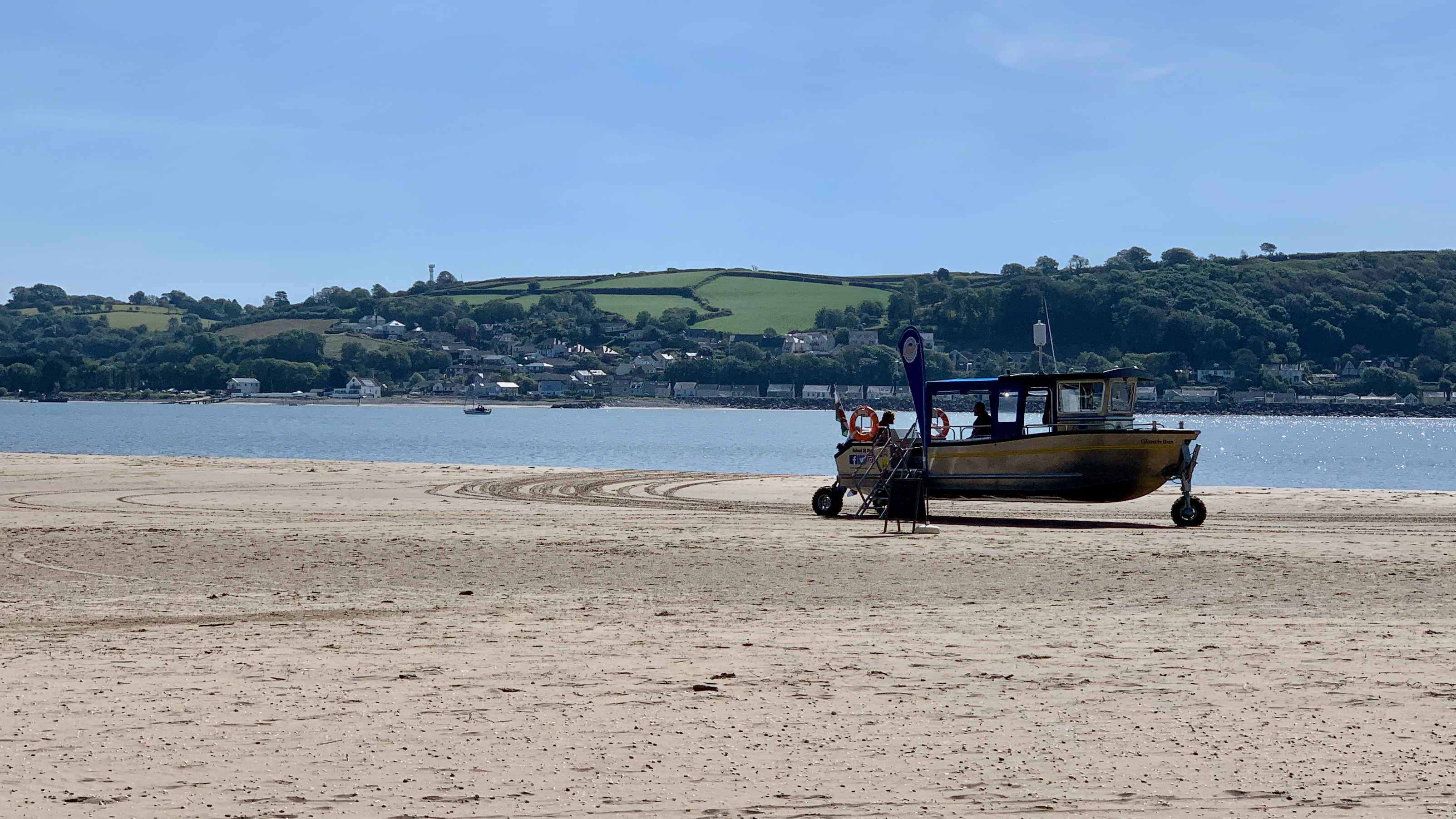 The Ferry waiting to cross back across the Afon Tywi to Ferryside